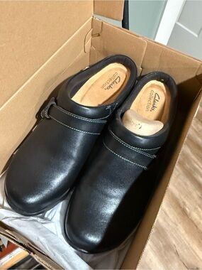 Clarks Women’s Black Slip-On Dress Shoe Clog NWT